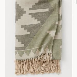 H&M throw blanket